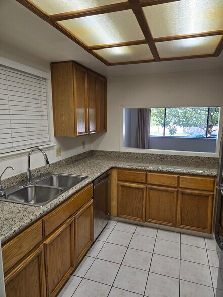 Building Photo - 16989 Sorrel Way