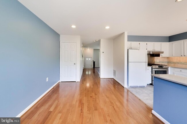 Building Photo - 4 Earth Star Ct