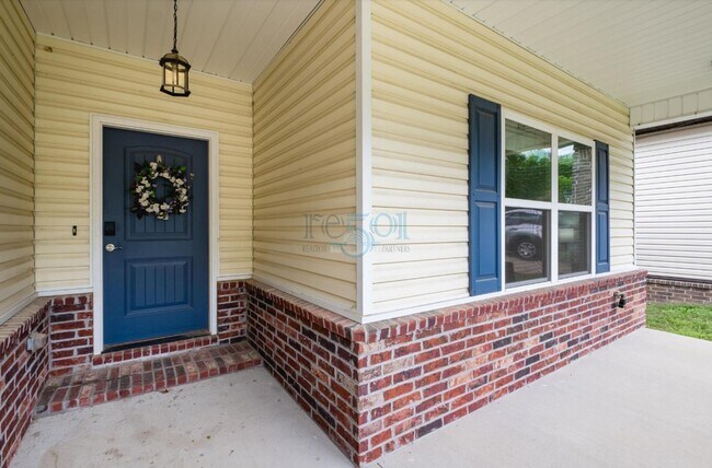 Building Photo - Gorgeous Find In West Little Rock!