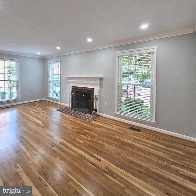 Building Photo - 7034 Bradwood Ct