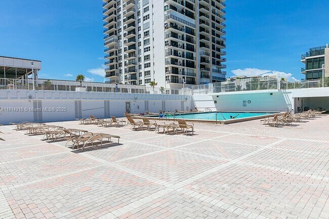 Building Photo - 2401 S Ocean Dr
