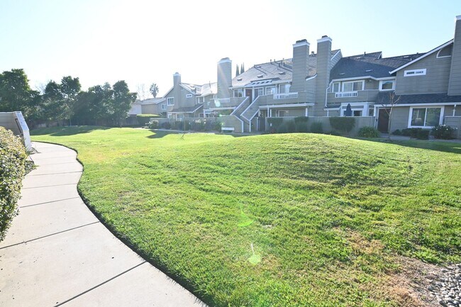 Building Photo - Nicely upated 2 Story Townhouse at Mansion Park with 2 Master Suites.