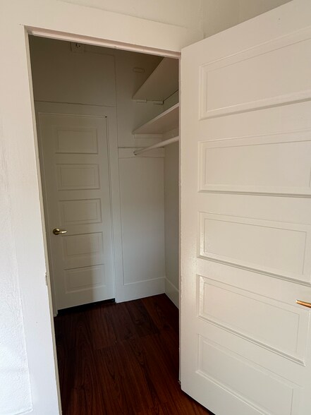 Large walk-in closer - 1216 Fedora St
