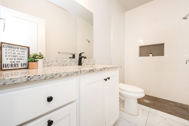 Building Photo - 2301 Ligarde St