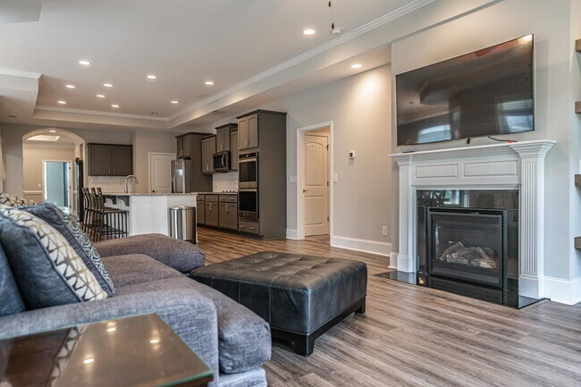 Building Photo - 153 Keowee Cir