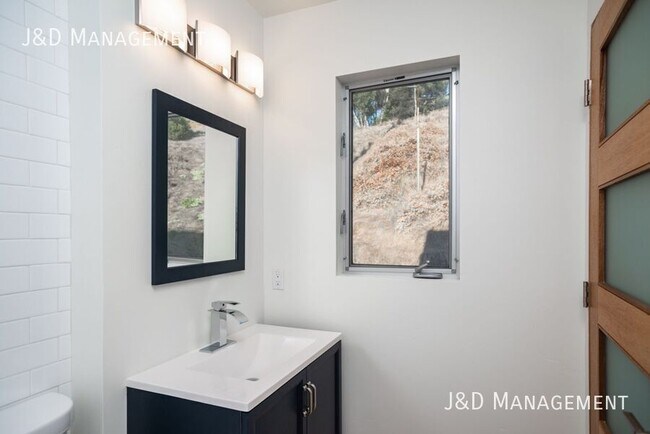 Building Photo - 3333 Reynard Way