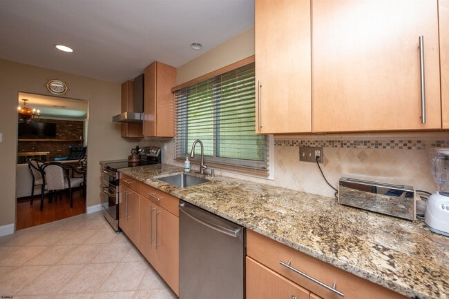 Building Photo - 3201 Bayland Dr