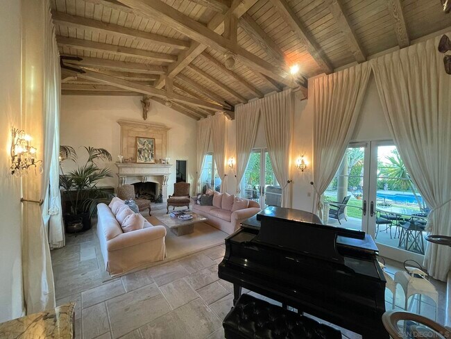 Building Photo - 6692 La Jolla Scenic S Dr