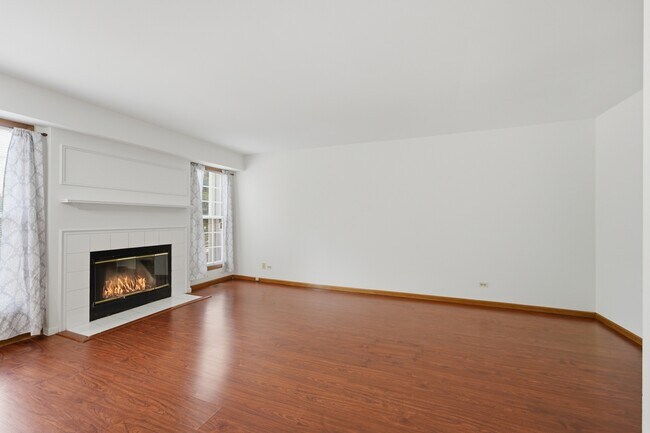 Building Photo - 1404 W Sapphire Dr