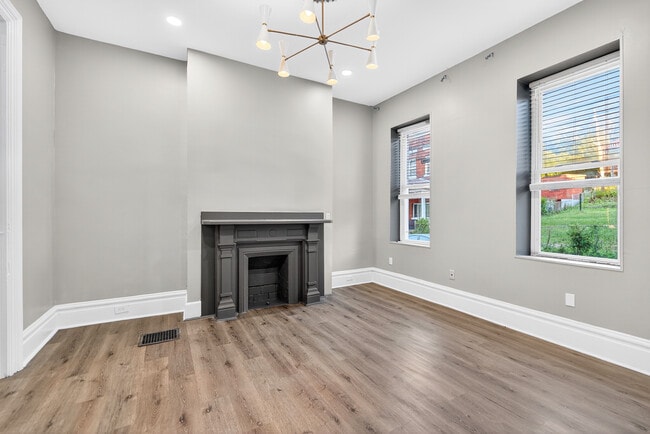 Building Photo - 517 Armandale St