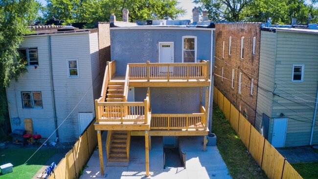 Building Photo - 538 N Hamlin Ave