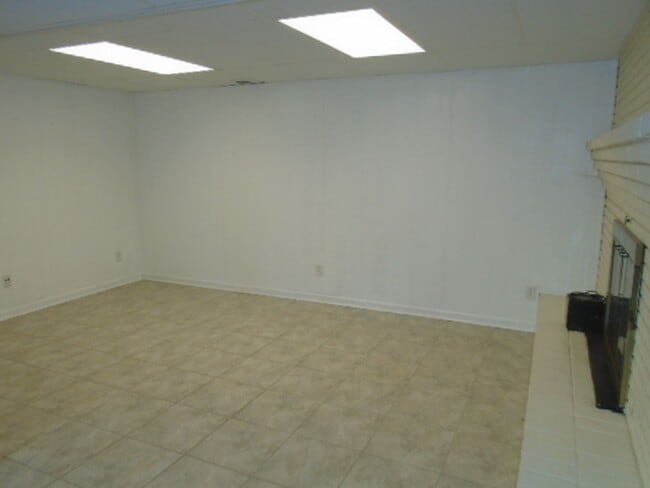 Building Photo - 200 N Delaware Ave