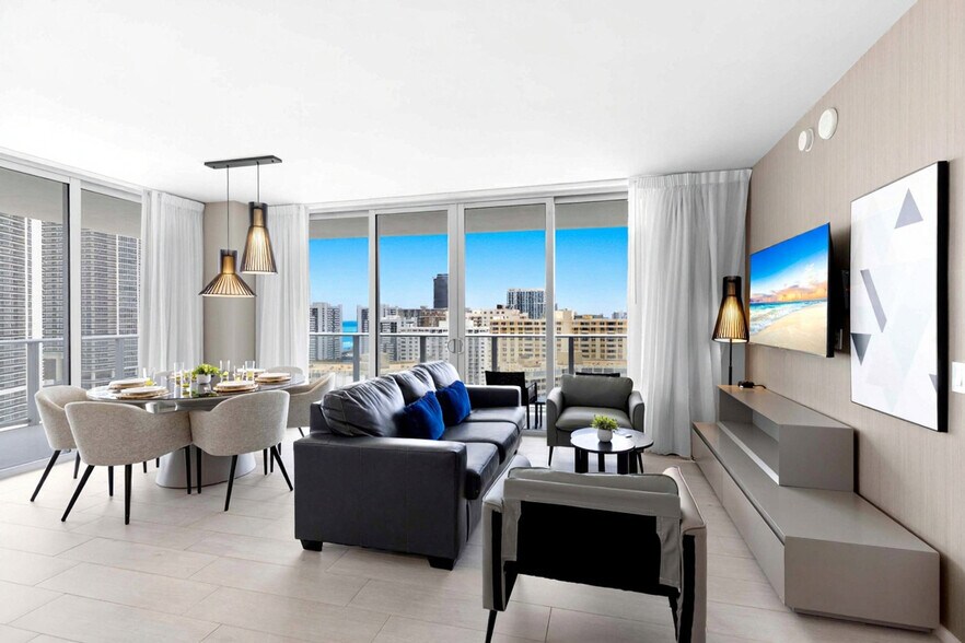 Building Photo - 4010 S Ocean Dr