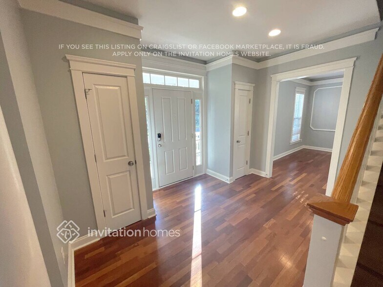 Building Photo - 15527 Barnsbury Dr