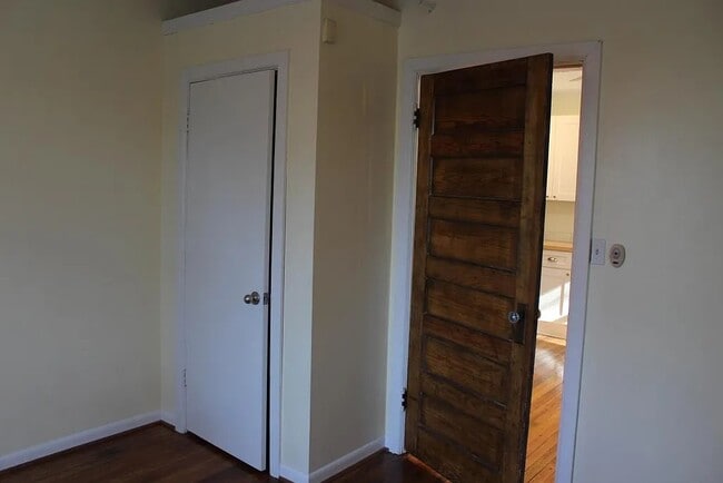 Building Photo - 3919 Dakota Ave