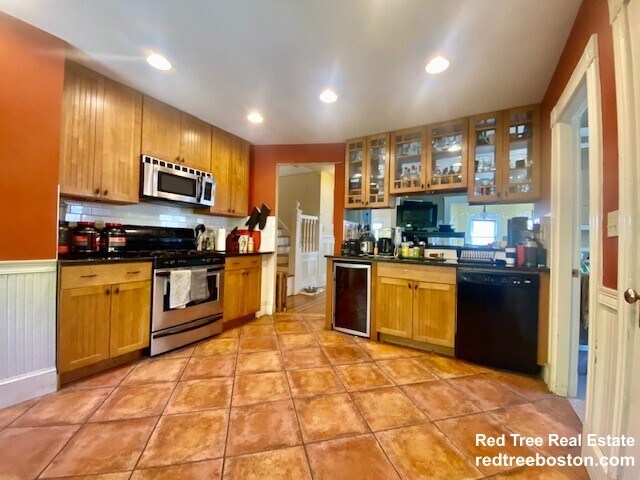 Building Photo - 24 Burton St