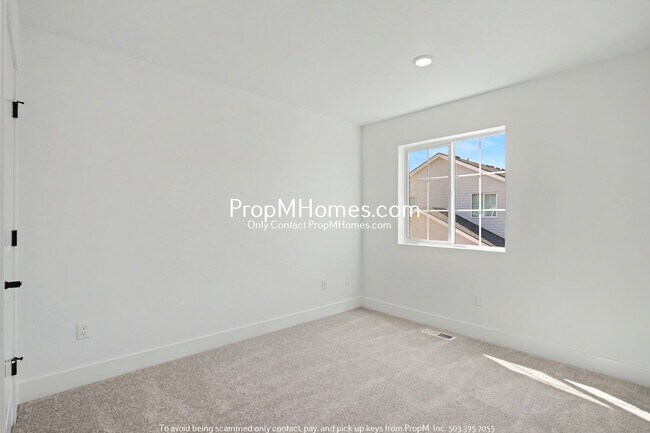 Building Photo - 14560 NW Lazarus Ln