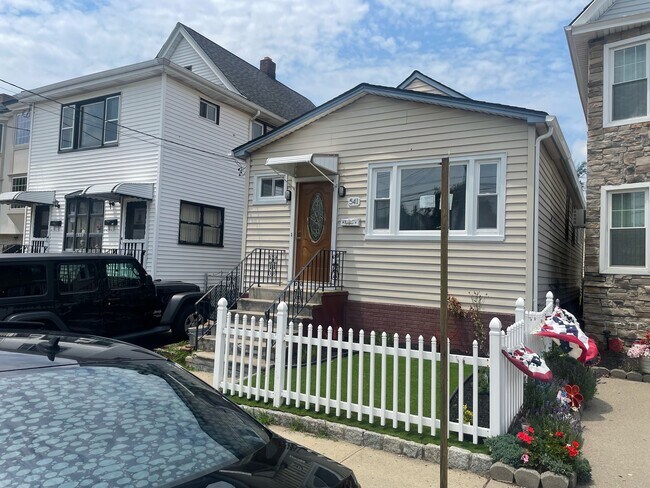 Front Yard and Main Entrance - 541 Forest St