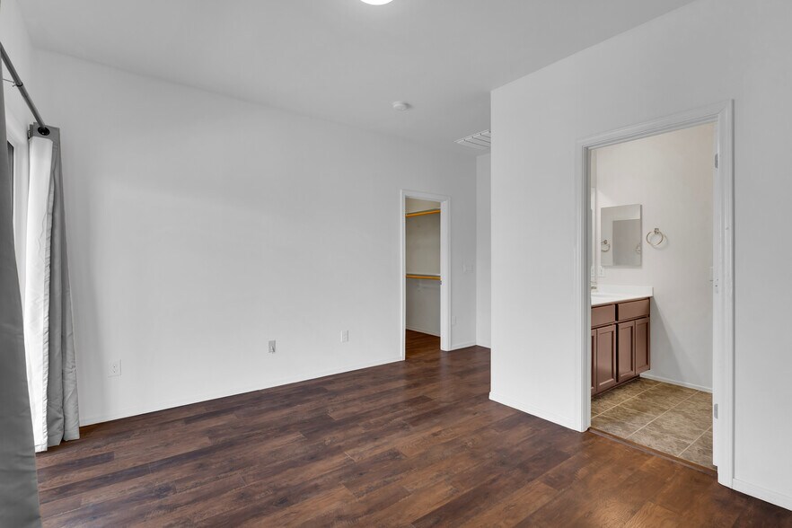 Building Photo - 4154 N Thurston Ln