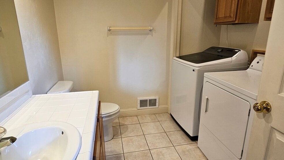 Building Photo - 910 Powder Valley Rd