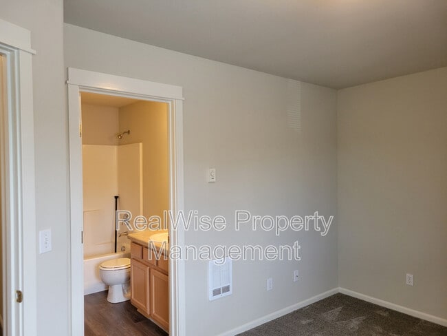Building Photo - 2464 SW Timber View Ct
