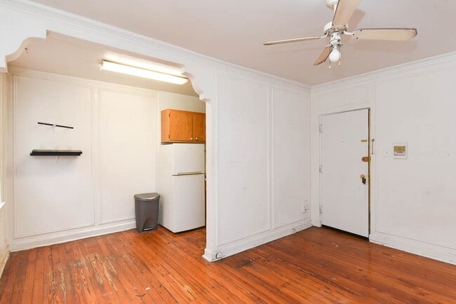 Building Photo - 4060 N Kenmore Ave