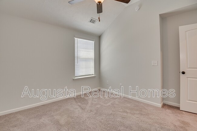 Building Photo - 638 Jensen Ln