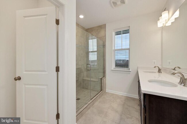 Building Photo - 14983 River Walk Way