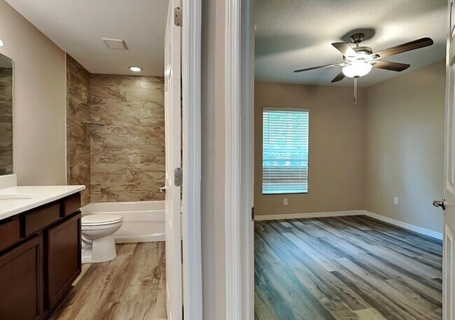 Building Photo - 8547 N Tiny Lily Dr