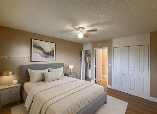 Building Photo - 1451 NE 170th St