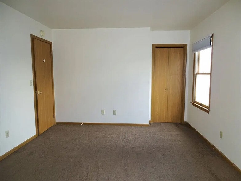 Building Photo - 219 N Market St