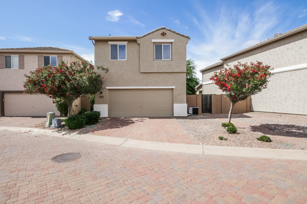 Building Photo - 1635 S Wildrose