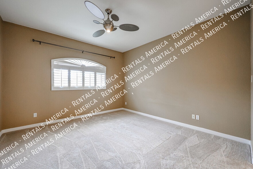 Building Photo - 8653 E Royal Palm Rd