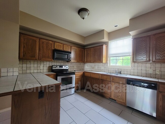 Building Photo - 192 Fair St