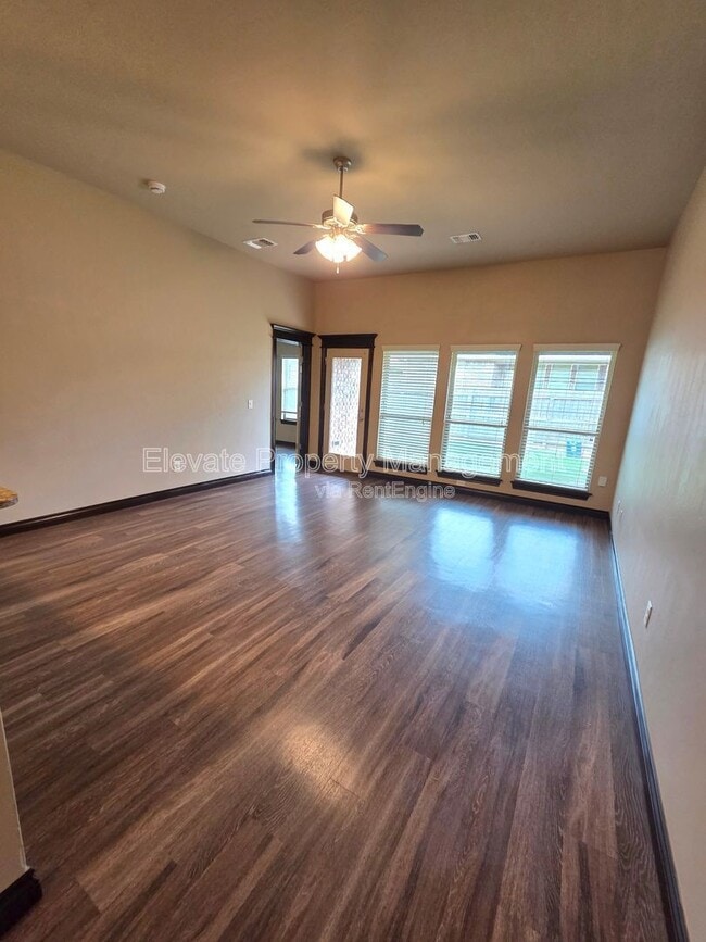 Building Photo - 2301 Starwood Wy