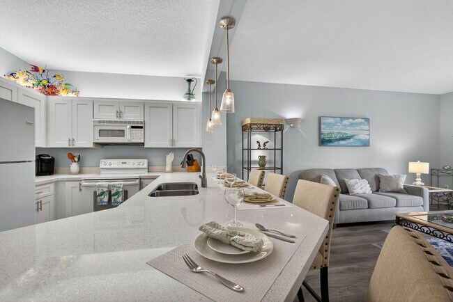 Building Photo - 500 Uno Lago Dr
