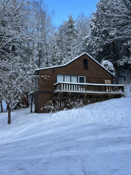 Building Photo - 316 E Mountain Rd