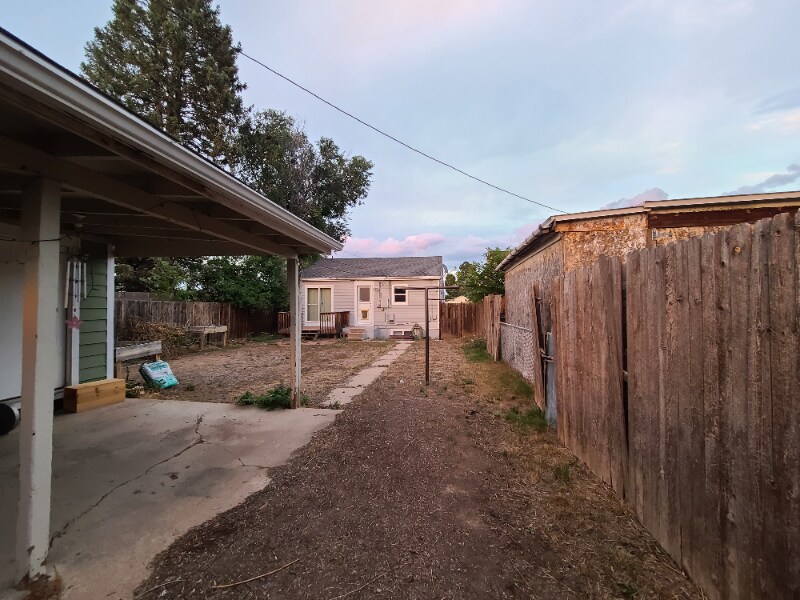 Building Photo - 629 Quitman St