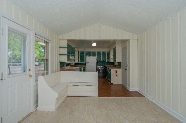 Building Photo - # Charming Greenville Home with Excellent ...