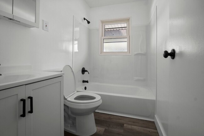 Building Photo - 2474 Thornton Dr