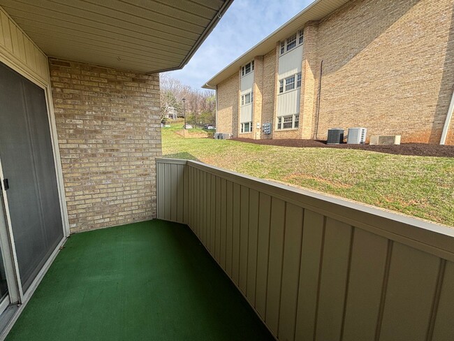 Building Photo - 5260 Crossbow Cir