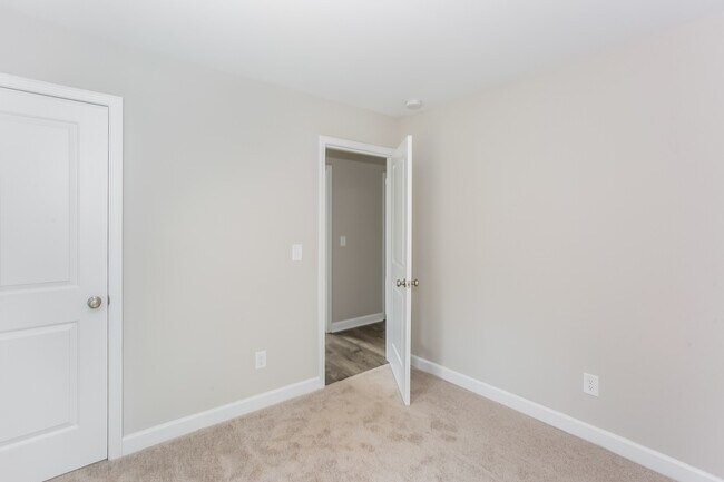 Building Photo - 720 White Crane Rd