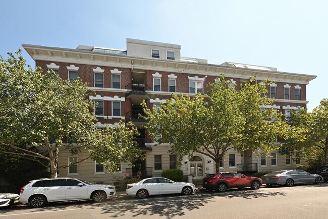 Building Photo - 54 Magnolia Ave