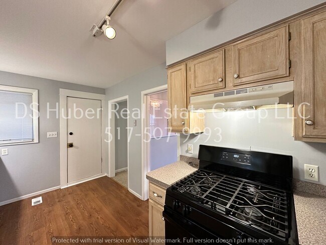 Building Photo - 526 W Hillsdale St