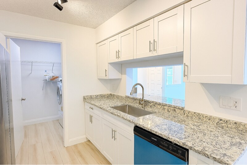 Building Photo - 4055 NW Cinnamon Tree Cir