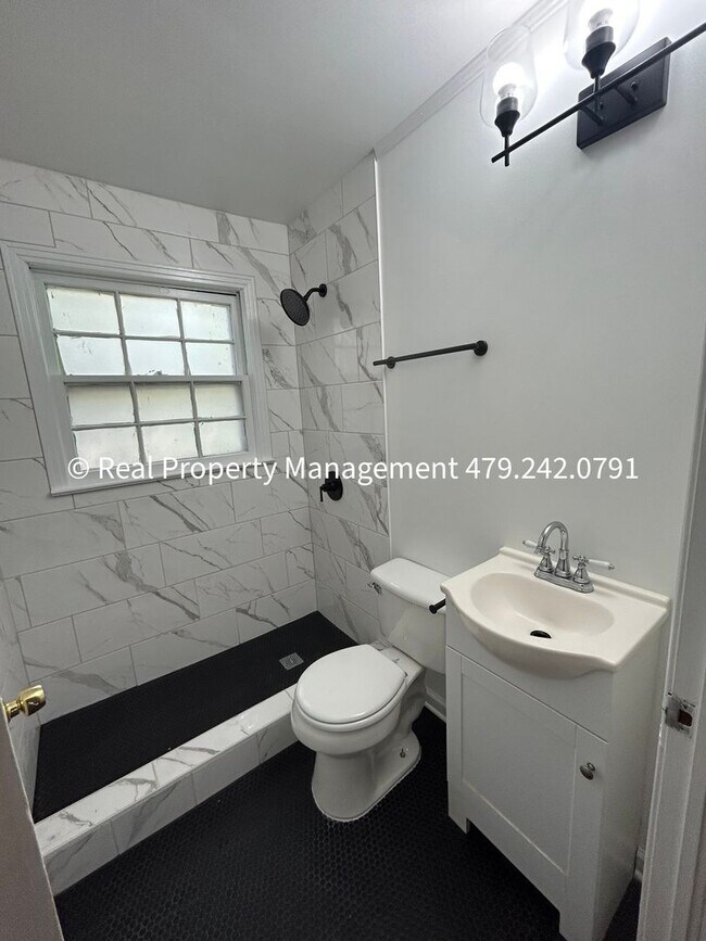 Building Photo - COMING IN JANUARY 2026 -  Bed 1 Bath HOUSE...