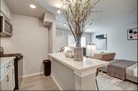 Building Photo - 1903 Commonwealth St