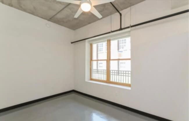 Building Photo - COMING SOON Beautiful 2BR , 2BA 2nd floor ...