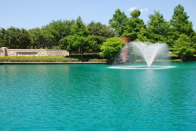 Building Photo - 20431 Fairfield Park Way