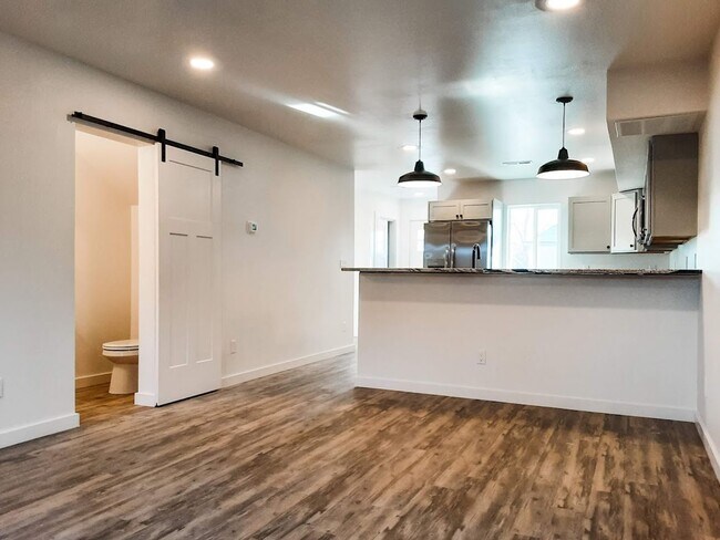 Building Photo - NEW 2 BED / 1.5 BATH TOWNHOME